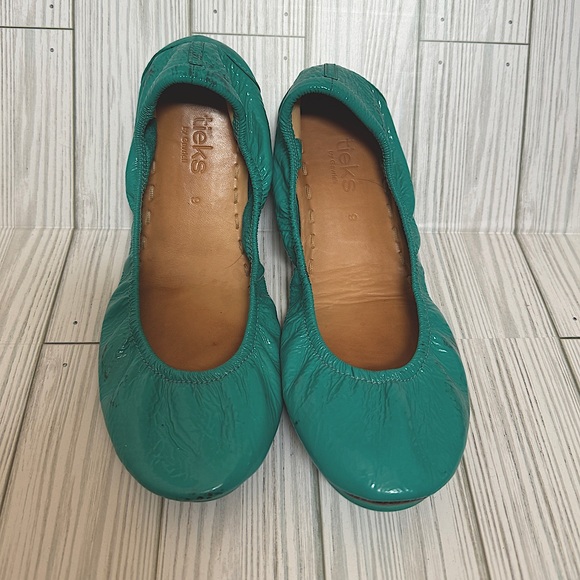 Tieks Blue Patent ballet flats - Picture 1 of 9